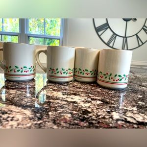 Vintage Arbys 1987 Holly and Berry Christmas Collectable Mugs —- Set of 4
